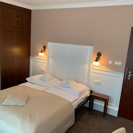 Pension Eden Zeliezovce Экстерьер фото
