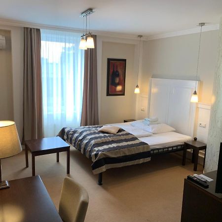 Pension Eden Zeliezovce Экстерьер фото