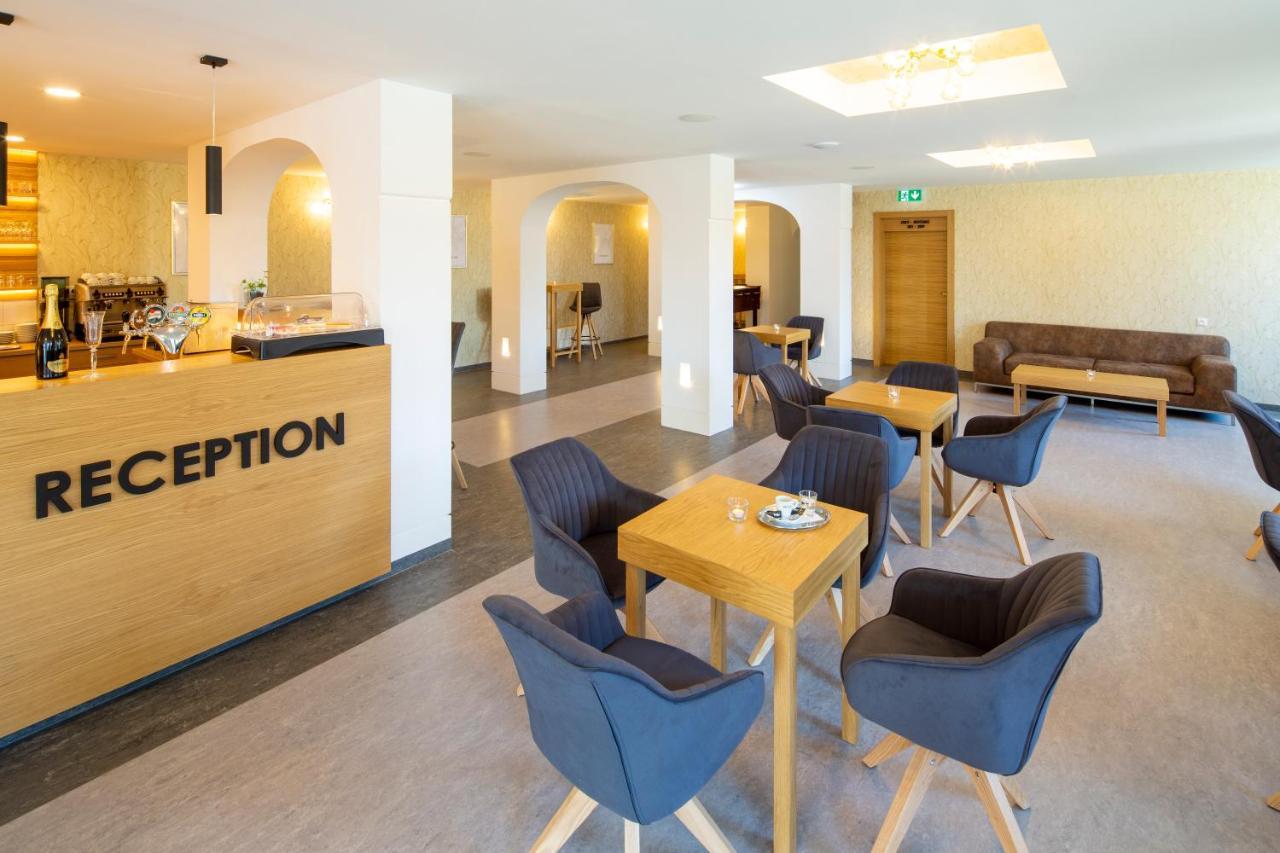 Pension Eden Zeliezovce Экстерьер фото