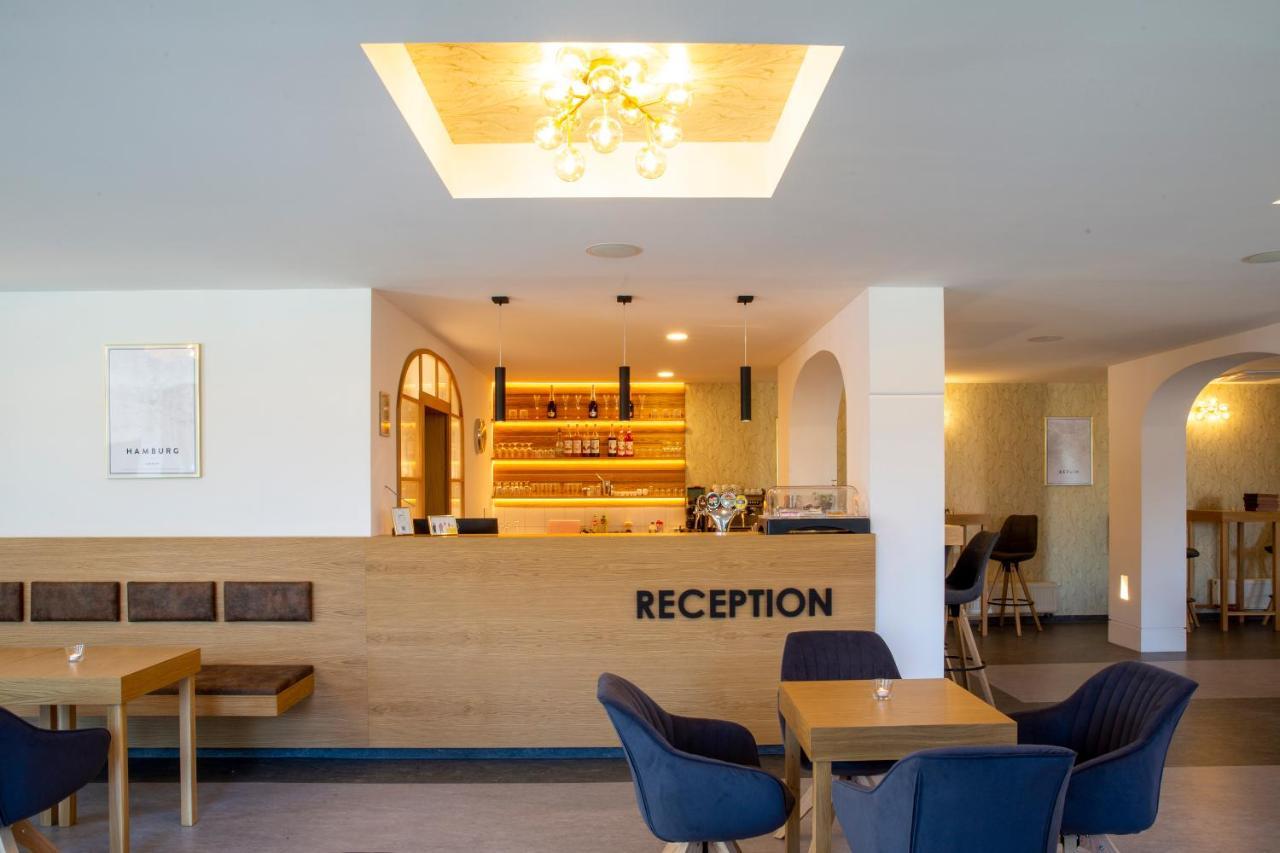 Pension Eden Zeliezovce Экстерьер фото