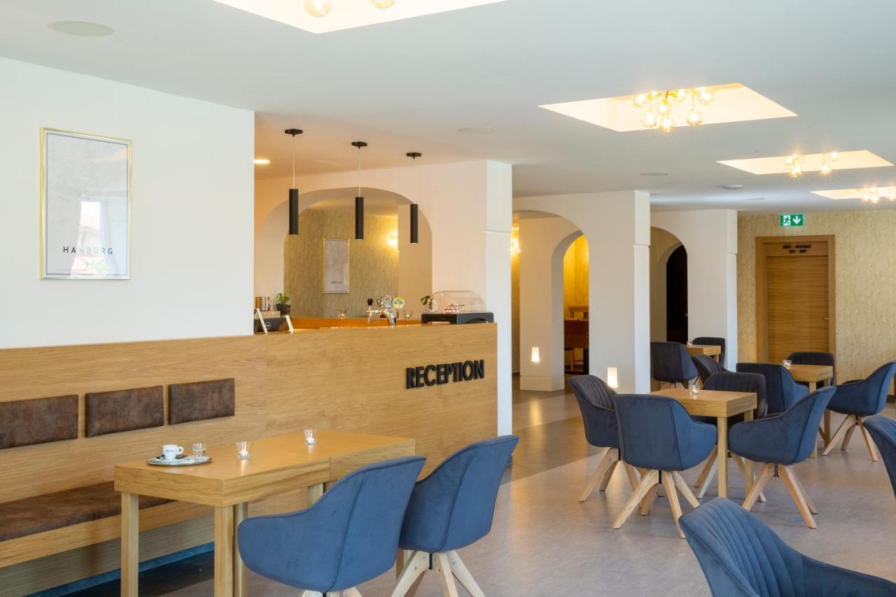 Pension Eden Zeliezovce Экстерьер фото