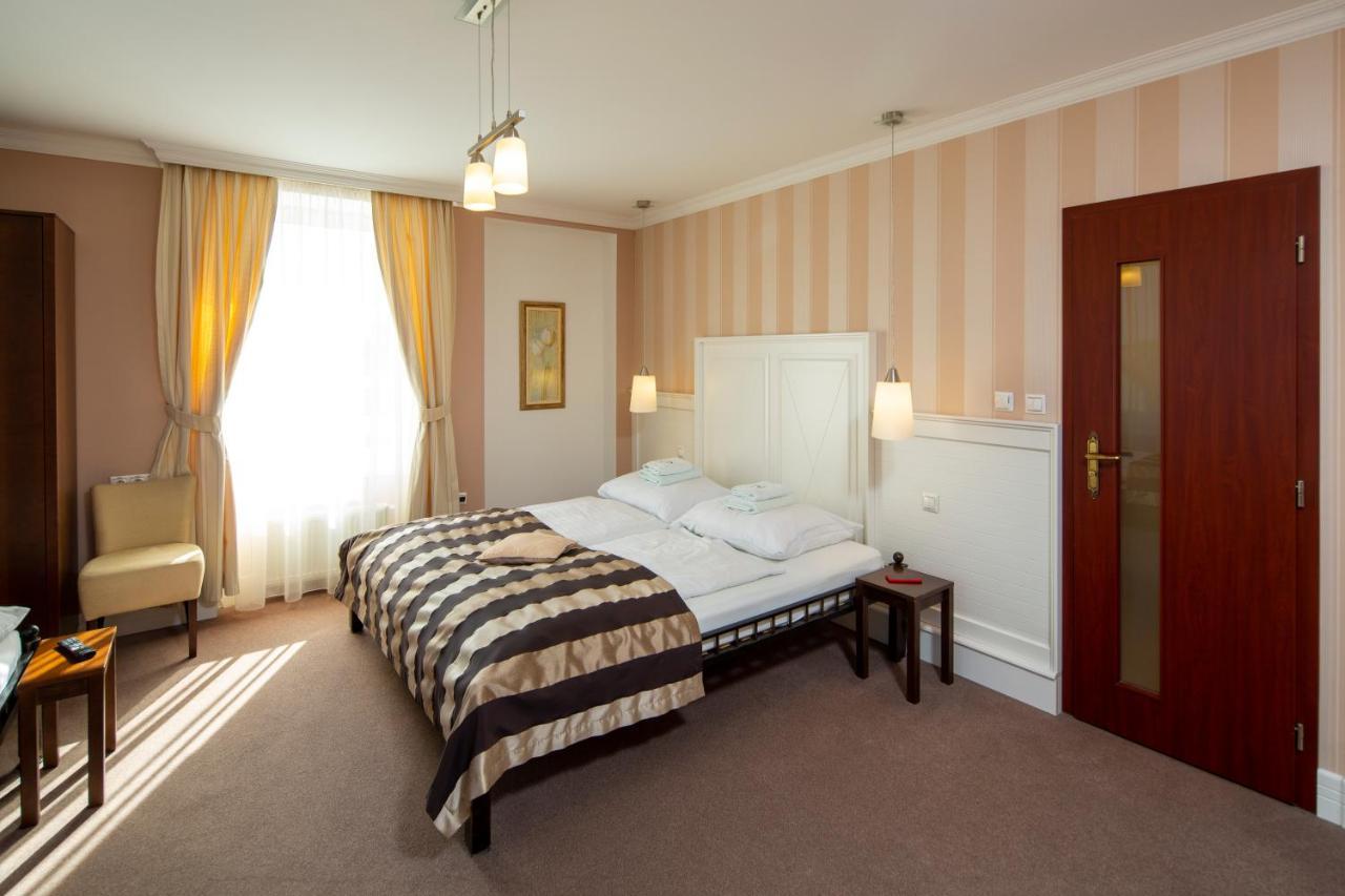 Pension Eden Zeliezovce Экстерьер фото