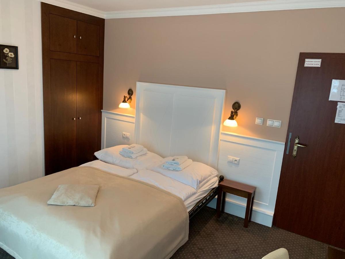 Pension Eden Zeliezovce Экстерьер фото