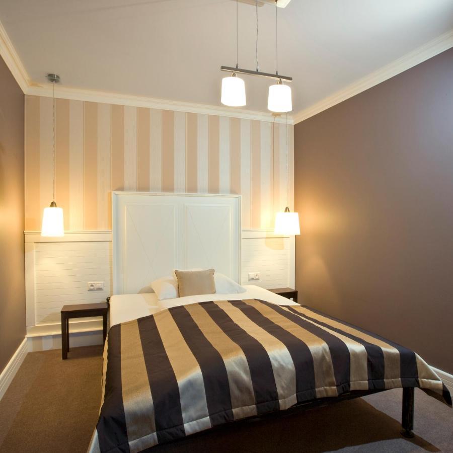 Pension Eden Zeliezovce Экстерьер фото
