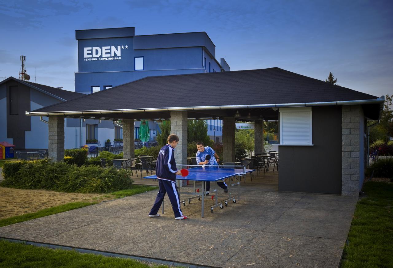 Pension Eden Zeliezovce Экстерьер фото