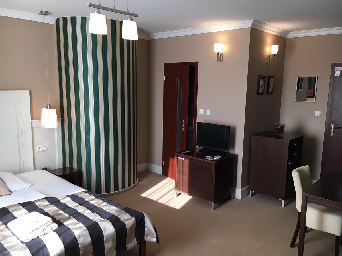Pension Eden Zeliezovce Экстерьер фото