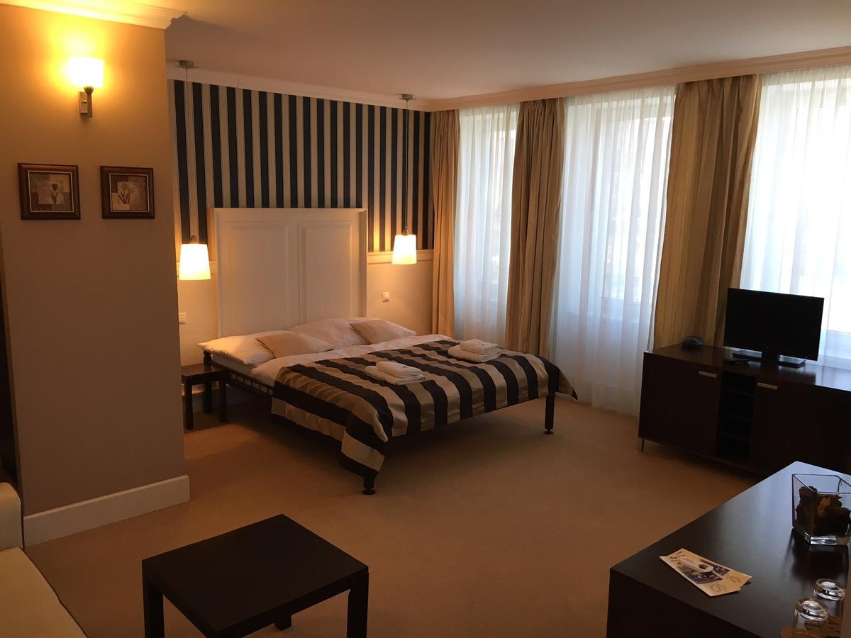 Pension Eden Zeliezovce Экстерьер фото