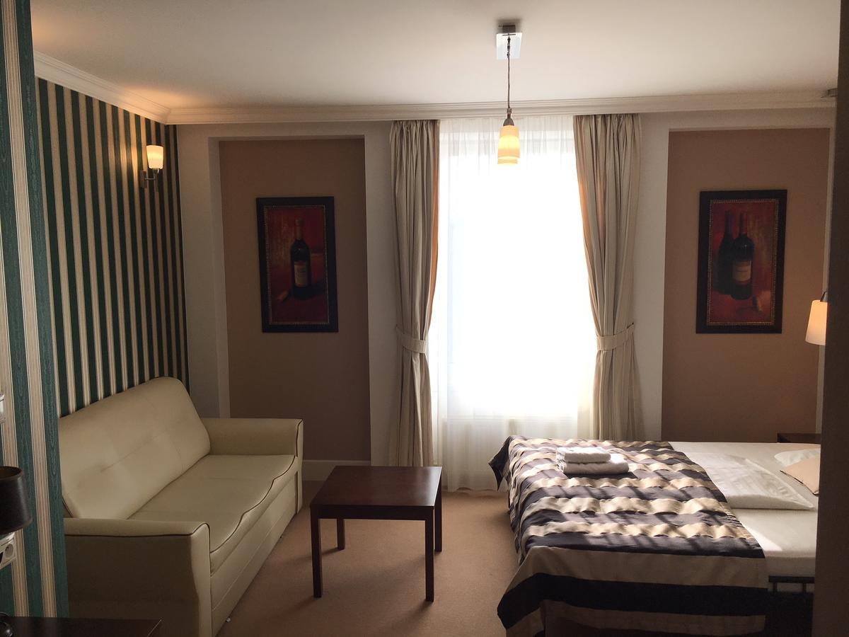 Pension Eden Zeliezovce Экстерьер фото