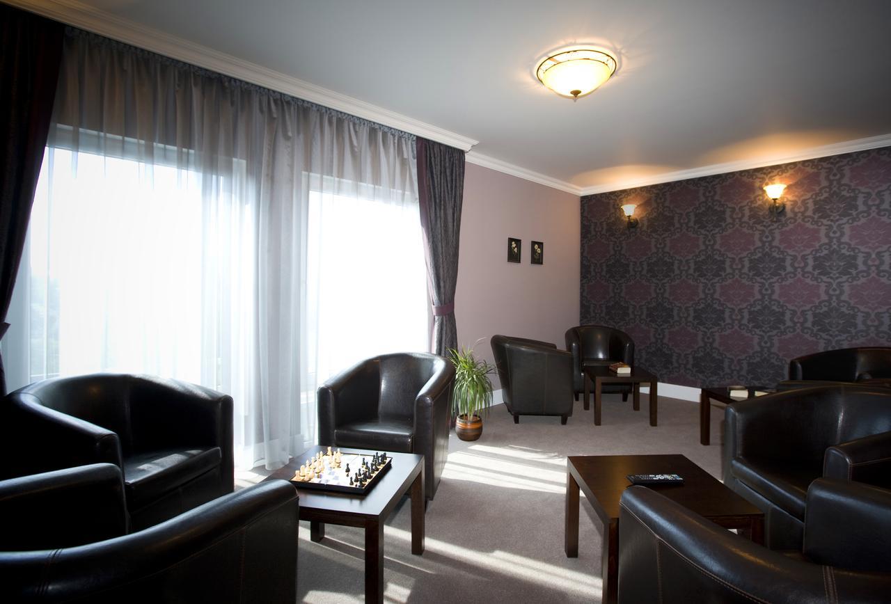 Pension Eden Zeliezovce Экстерьер фото