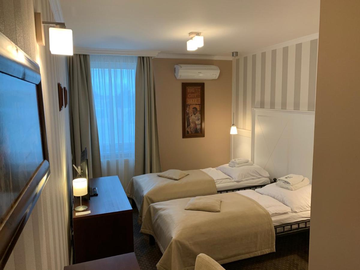 Pension Eden Zeliezovce Экстерьер фото